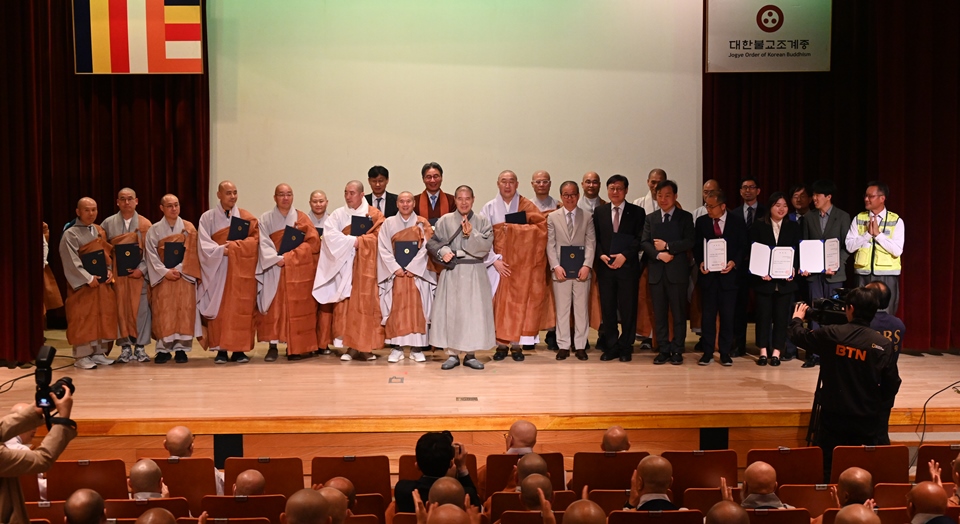 5월2일 상월결사 인도순례 해단식에서는 대학생 전법 비전 선언을 했다. 이에 상월결사 회주 자승스님은 일선에서 실천하게 될 상월결사 대학생 전법위원회 자문위원과 전법위원에 위촉장을 수여하고 기념촬영을 했다. 불교신문 자료사진