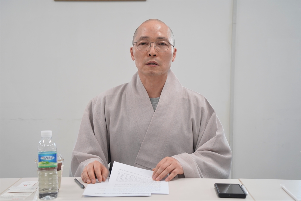 서울 불광사 주지 동명스님은 취임 한 달만에 기자간담회를 열고 사찰 화합과 미래 발전을 위한 청사진을 제시했다.