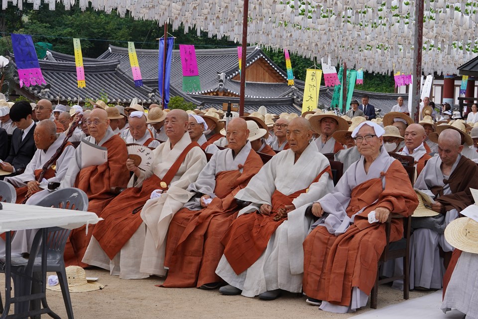 폭염에도 2000여 사부대중 운집 월운대강백 49재 봉행