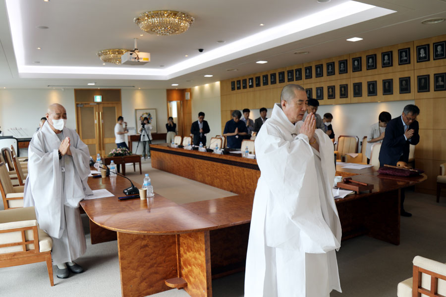 동국대 건학위원회는 8월9일 건학이념 구현을 위한 5대 의제 진행상황을 점검하는 건학기본기관장 연석회의를 개최했다.