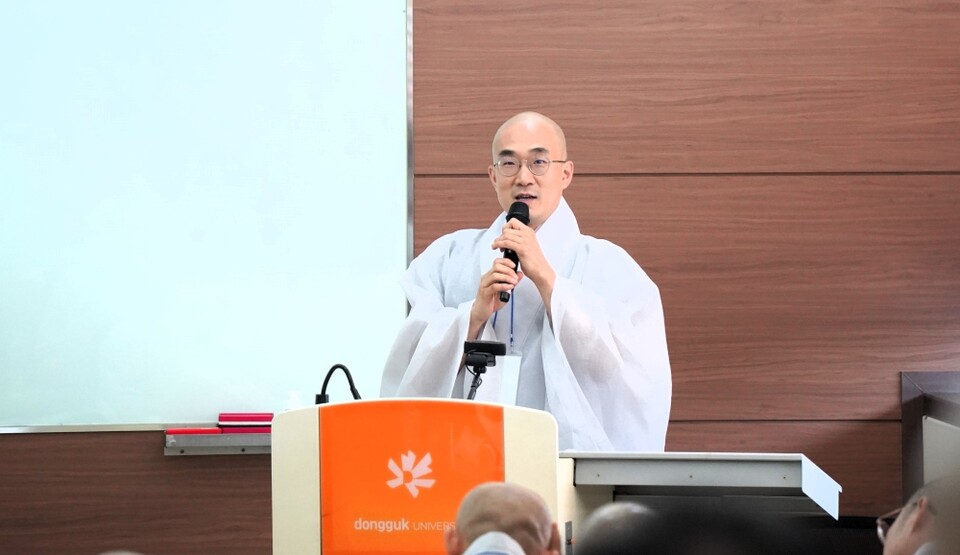 홍대선원 준한스님이 사례를 발표하고 있다.