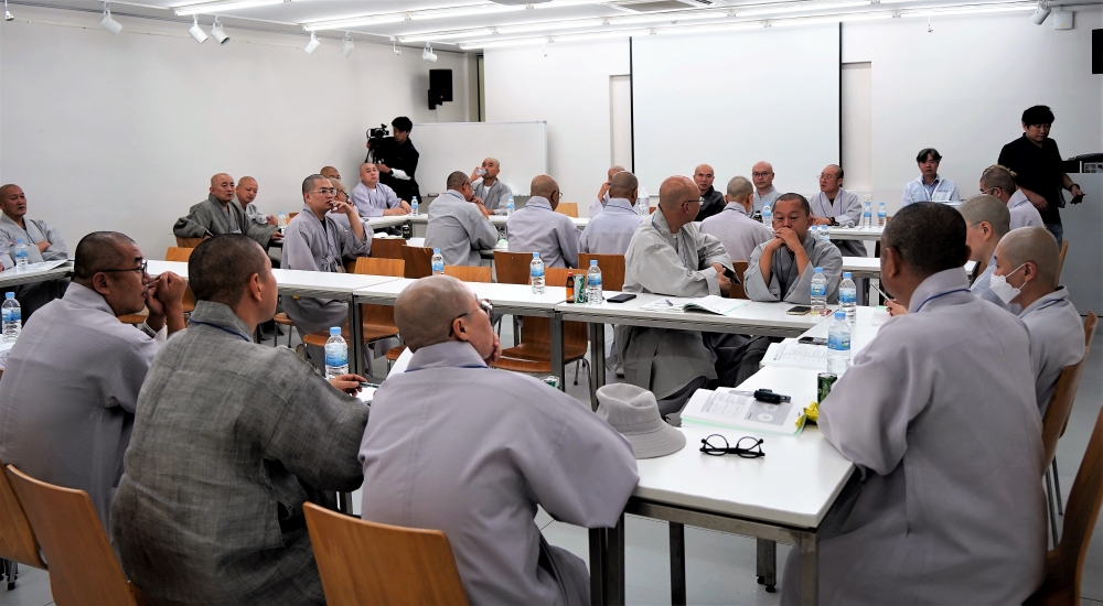 영남권역 중 부산 경남 전법위원들의 토론 모습.