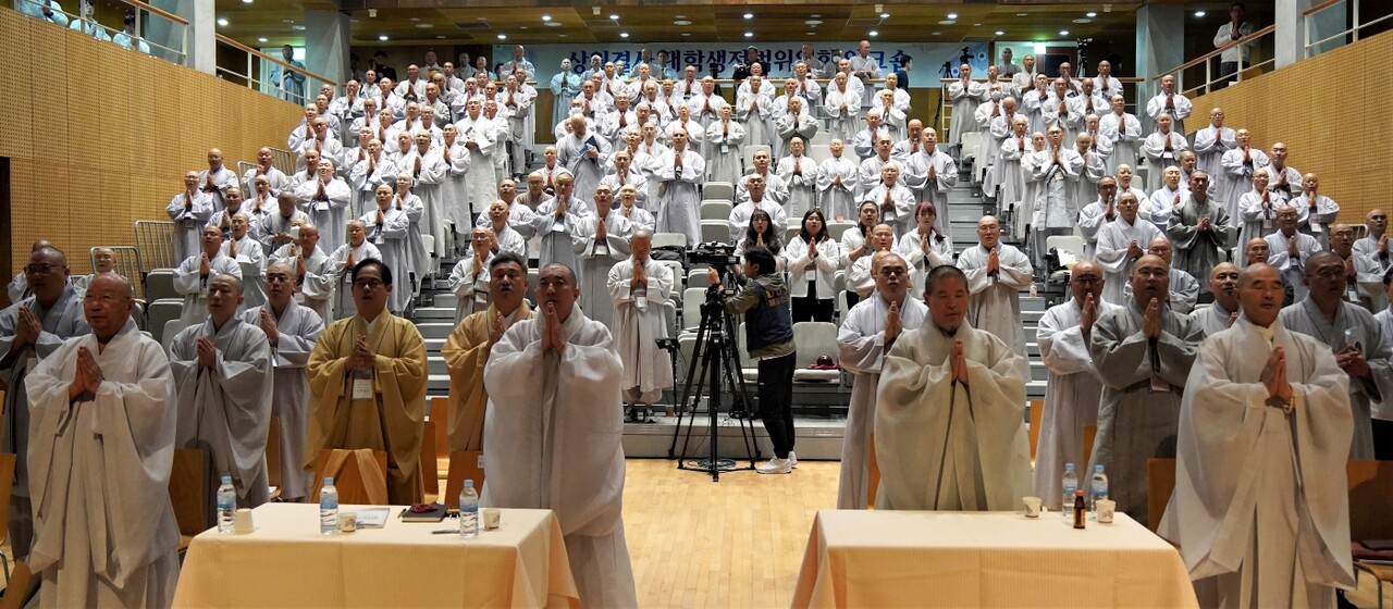 상월결사 대학생전법위 워크숍 이틀 일정을 마무리하는 회향식 모습.