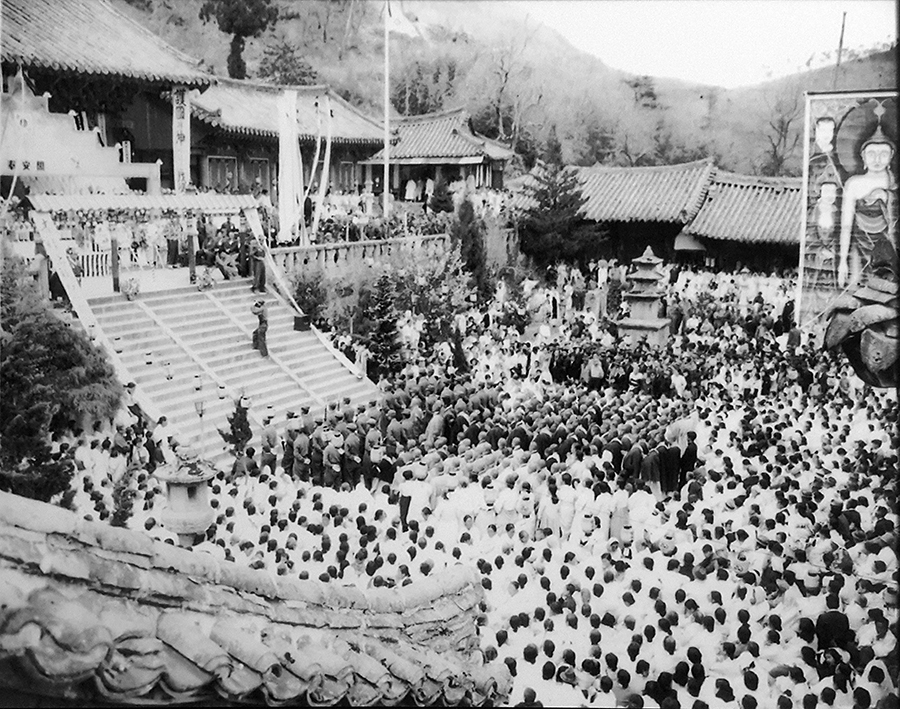 한국전쟁 중인 1952년4월6일 부산 범어사에서 열린 ‘제1회 경남 출신 전몰장병 합동추도식’ 사진.
