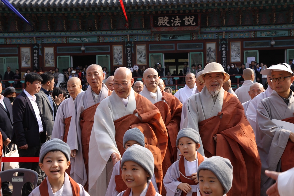 봉선사 주지 호산스님 “부처님법 전하는 데 온 삶을 바치겠다”