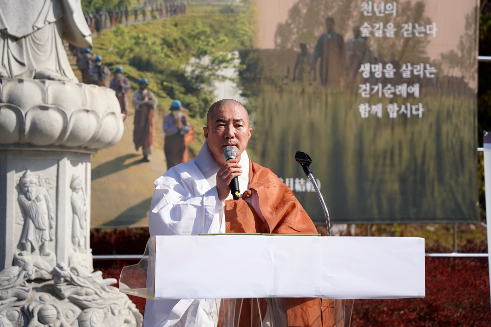 상월결사 회주 스님의 인사말씀은 동국대학교 이사장 돈관스님이 대독했다.