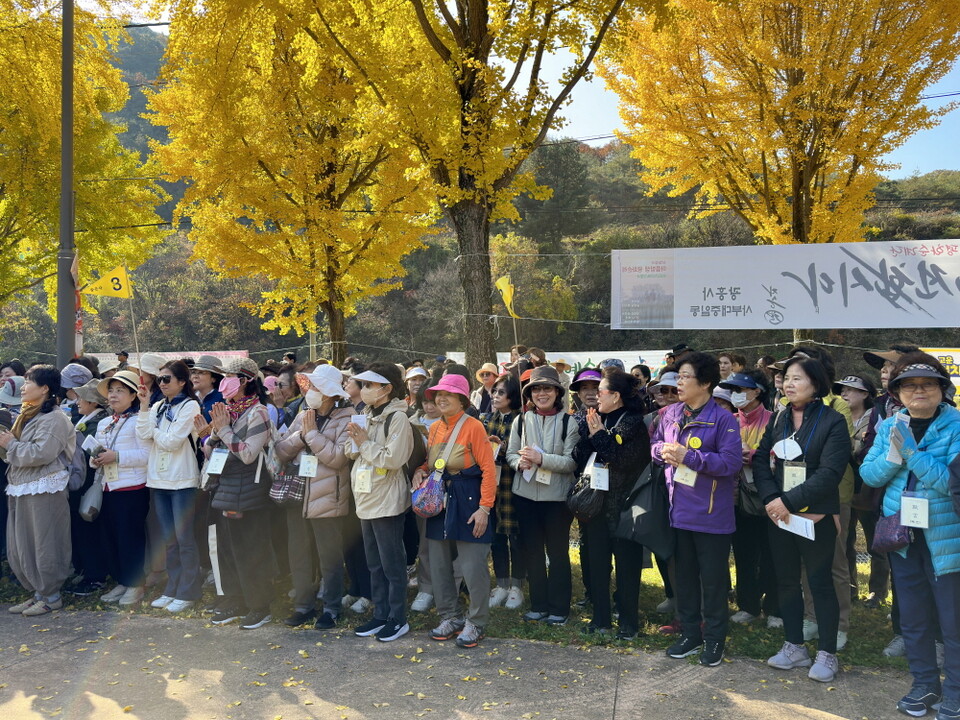 마음방생 평화순례에 동참한 봉은사 대중들.