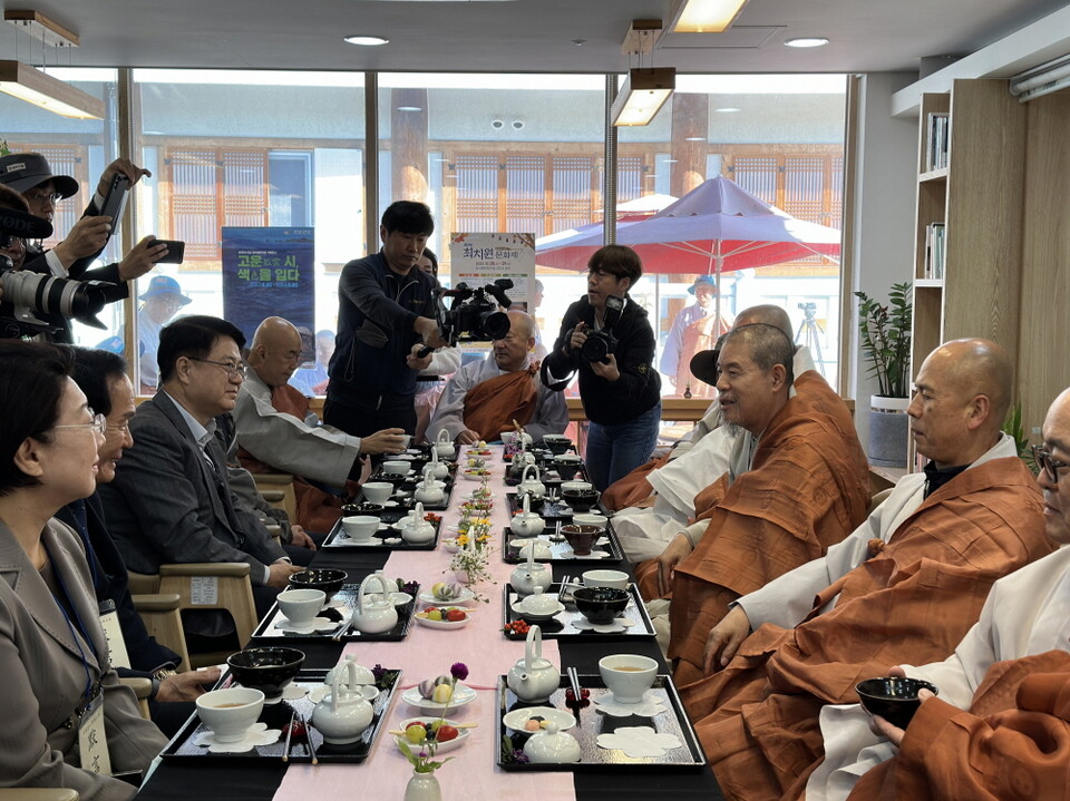 차담하는 내빈들
