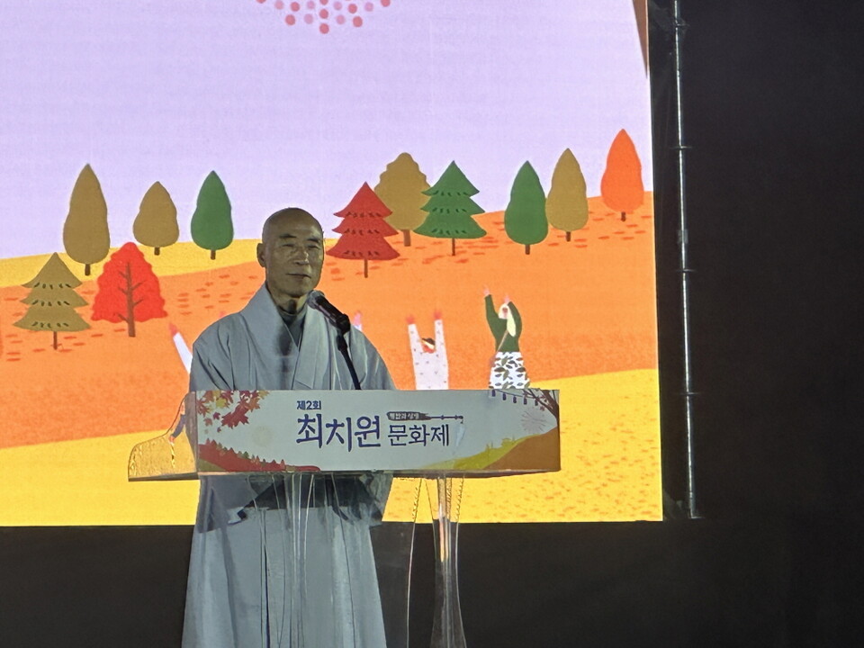 인사하는 등운스님