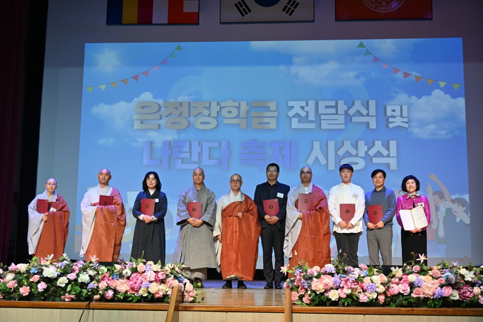 단체상을 수상한 학교 및 사찰 법회 지도법사 및 지도교사.