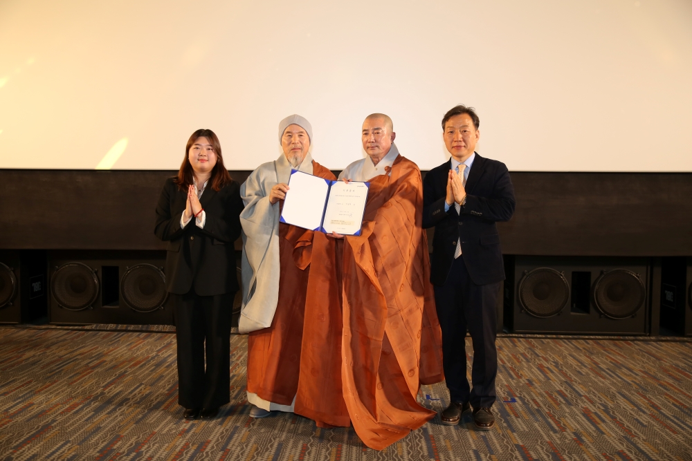 상월결사 회주 자승스님이 대학생 전법기금 20억원을 쾌척했다.