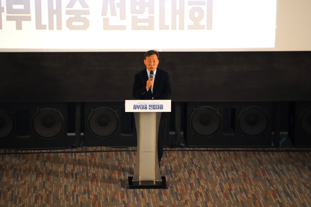 이상훈 한국교수불자연합회장이 감사인사를 하고 있다.