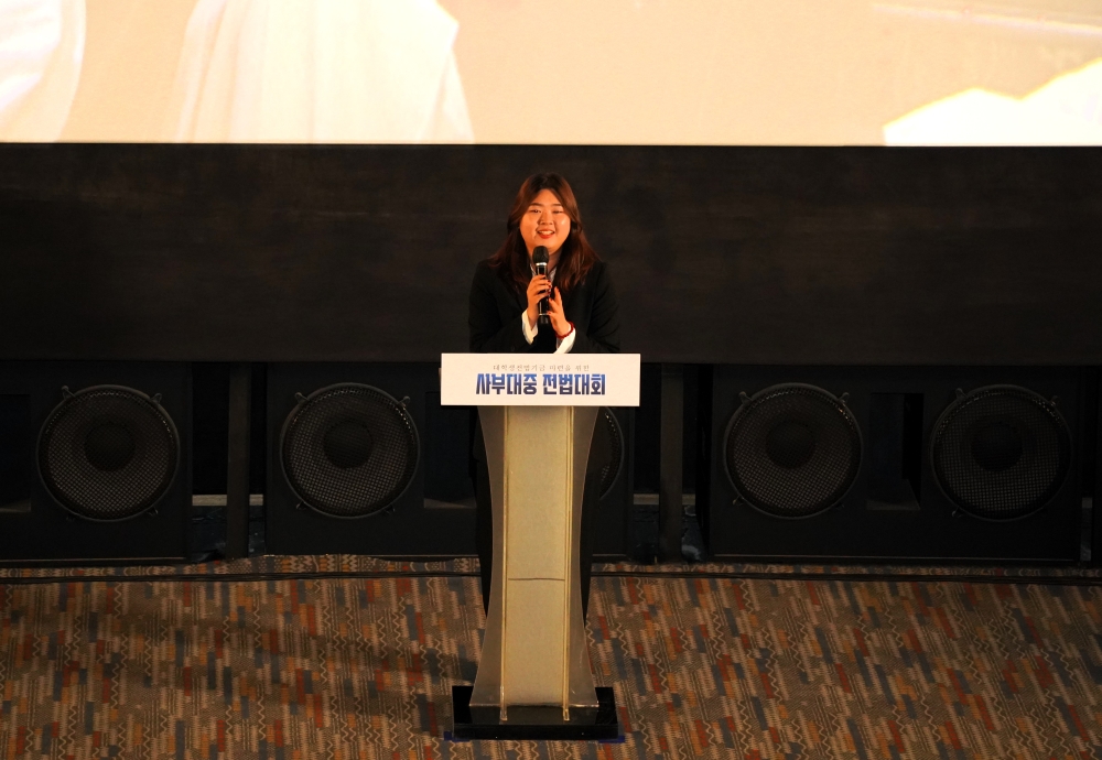 유정현 한국대학생불자연합회장이 감사인사를 하고 있다.