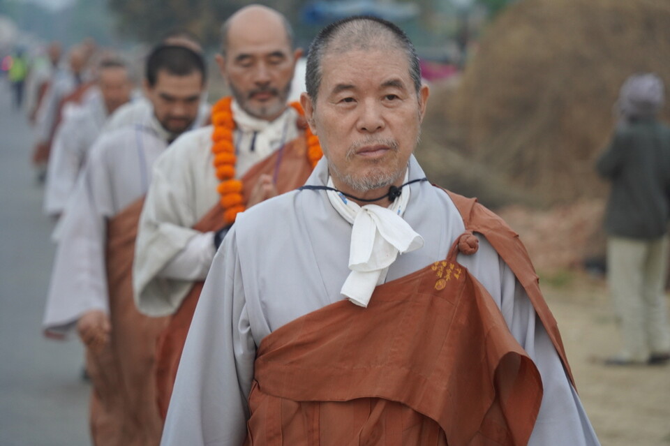 인도순례를 하고 있는 자승대종사. 위대한 행장과 업적을 남기고 우리 곁을 떠났다.   