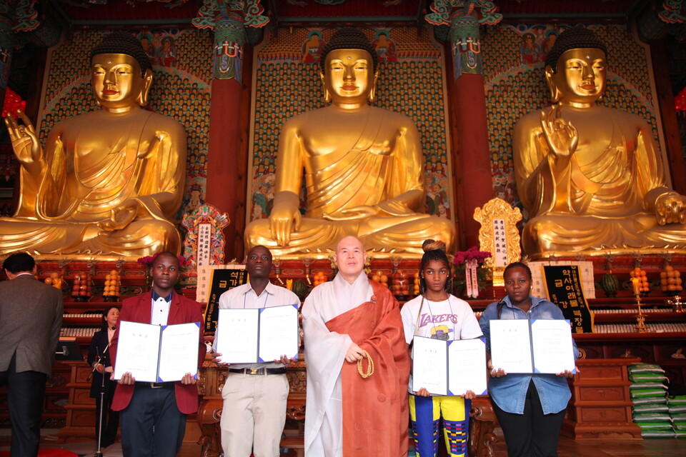 조계종이 세운 아프리카 탄자니아 보리가람 기술대학의 첫 수계식  