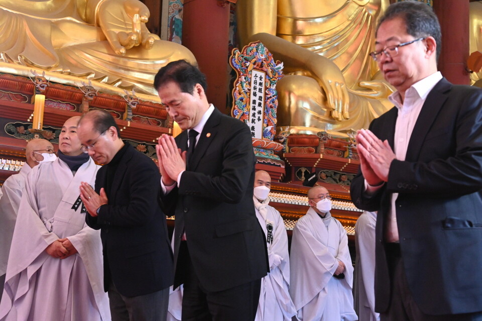 조문하는 통일부 장관