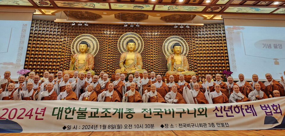 기념사진 촬영 모습.