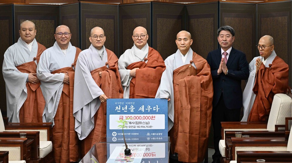    ȭ( °) 226 ѱұ繮ȭ 4 ߽ǿ ѹ 콺() ϰ õ  һ翡 1 ߴ.  ʺ  ѹ , ̷ 繫 , Ƹٿ ̻ ȭ, ѹ 콺,   ȭ, ̽ ŵȸ,  ź.  