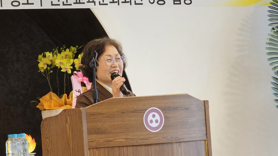 안수빈 포교사단 전북지단장이 축사를 하고 있다.