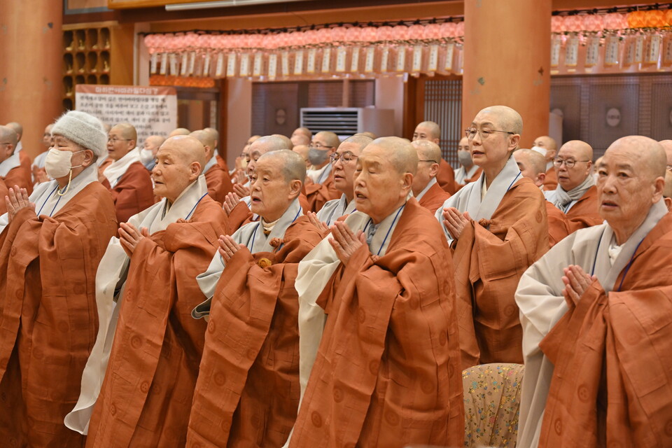 제18차 정기총회에 참석한 비구니 원로 스님들의 모습.