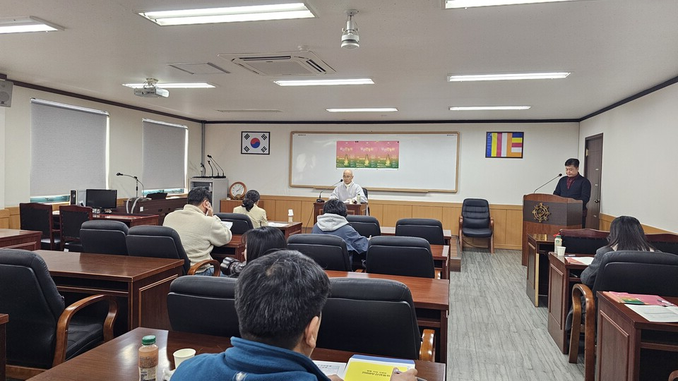 부산불교연합회는 3월27일 회의실에서 사무총장 석산스님 주재로 '2568부산연등회' 관련 기자간담회를 개최했다. 
