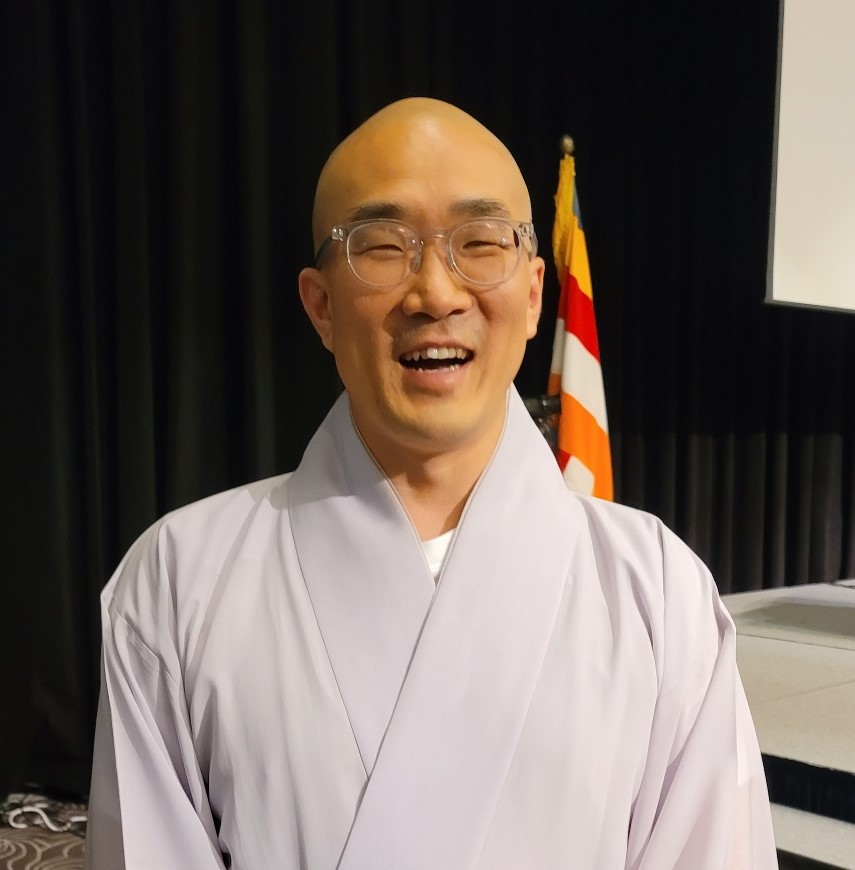                     ȫ뼱  ϰ ִ ѽ.