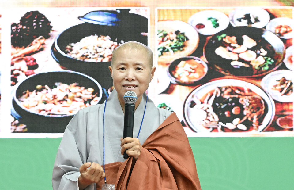 사찰음식 명장 선재스님은 이날 법문을 통해 "단순한 음식 하나에도 영혼이 들어 있고, 자연의 생명이 들어있다”며 공양의 중요성과 의미를 강조했다.