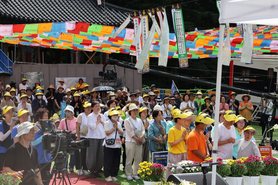 3000여 명 동참자가 운집한 월정사.