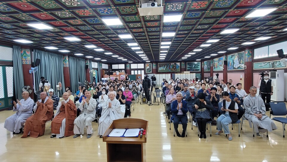 봉은사 선명상 축제에 동참한 사부대중들.