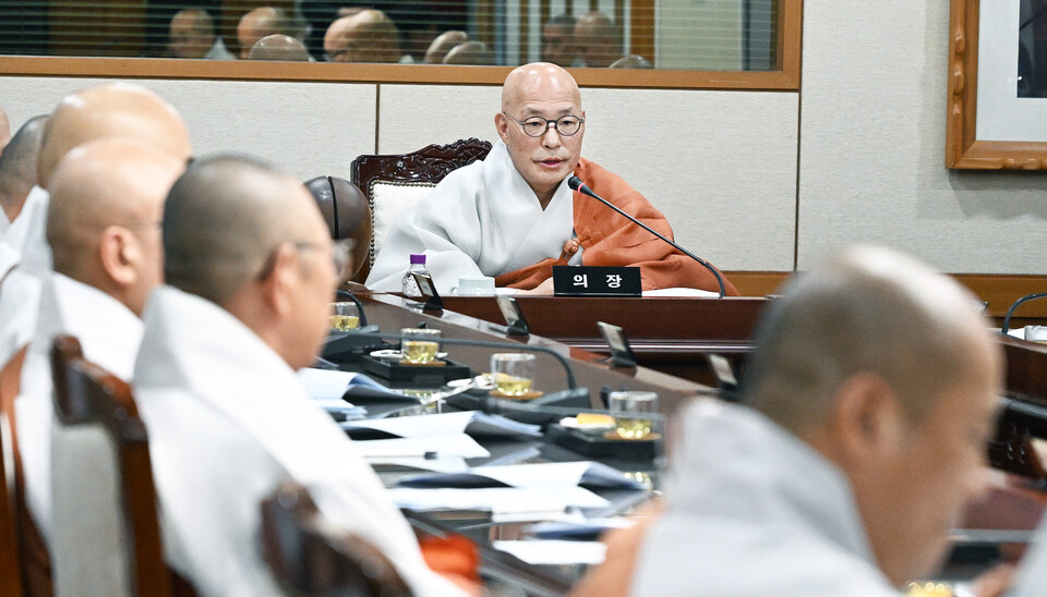 총무원장 진우스님이 10월11일 한국불교역사문화기념관 4층 대회의실에서 열린 2024년도 제3차 교구본사주지회의에서 인사말을 하고 있다. 