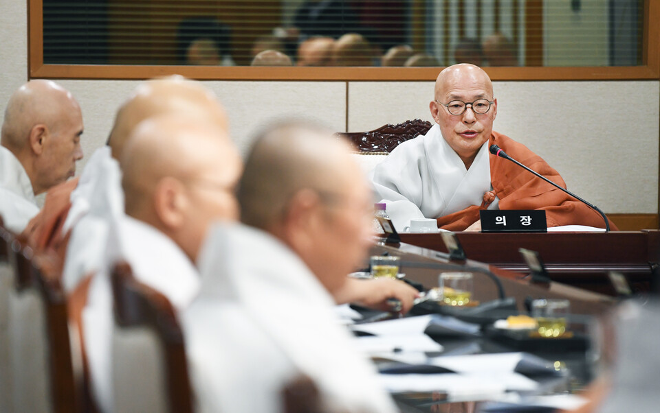 지난 9월28일로 취임2주년을 맞은 총무원장 스님은 부족함 많은 임기 2년 동안 교구장 스님들의 적극적인동참에 감사 인사를 표했다. 