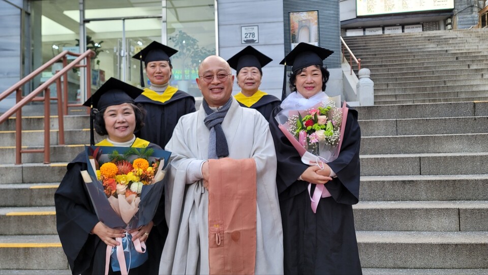 주지스님과 기념촬영.