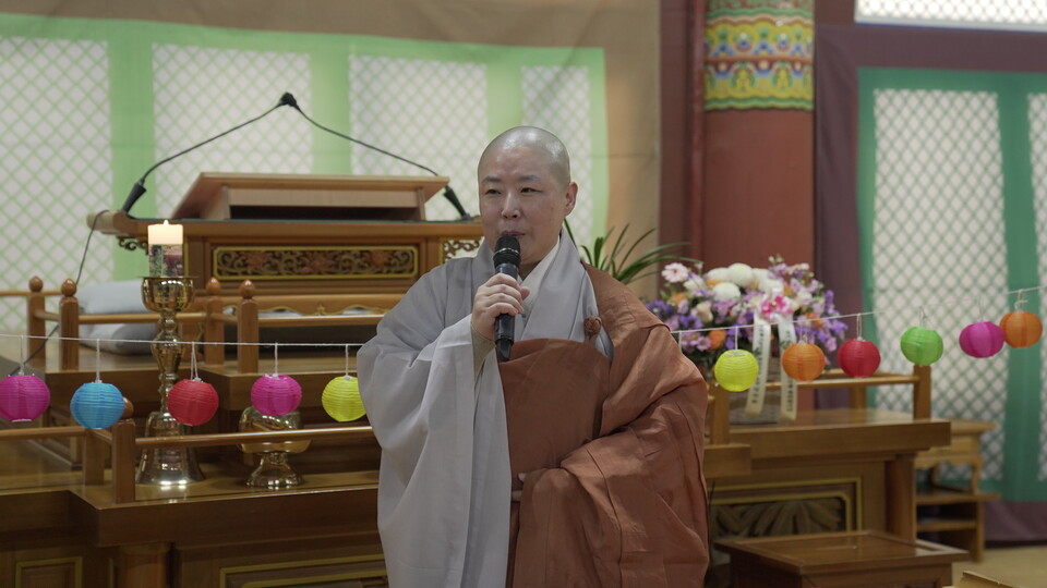 인사말을 하고 있는 지도법사 법진스님.