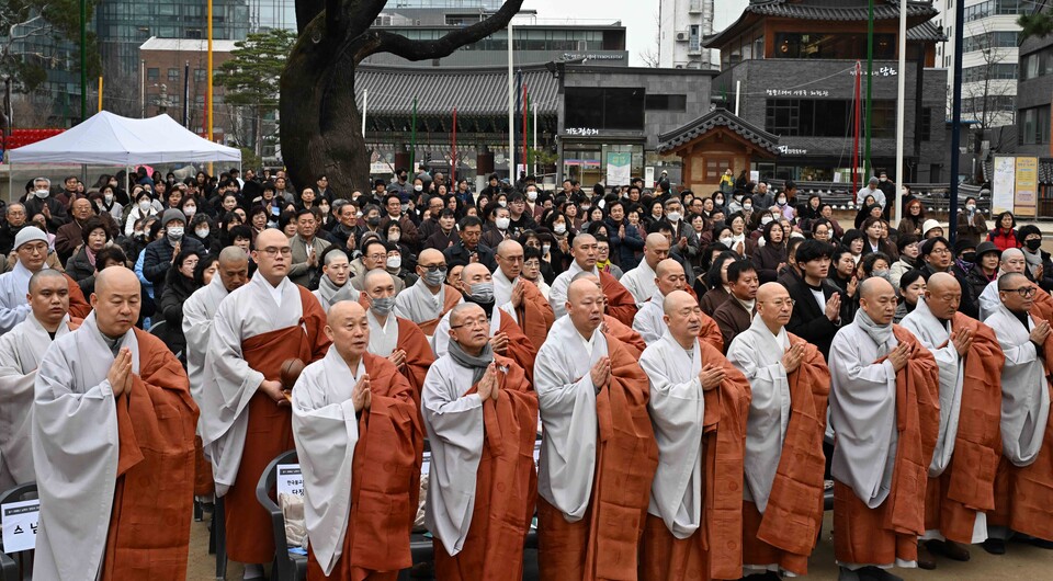 민추본의 대표사업인 ‘남북 평화와 화합을 위한 기원법회’. 지난해 3월5일 서울 조계사 대웅전 앞마당에서 봉행되는 모습. 불교신문 자료사진