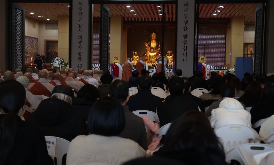 이날 49재에는 500여명이 참석해 애도했다. 