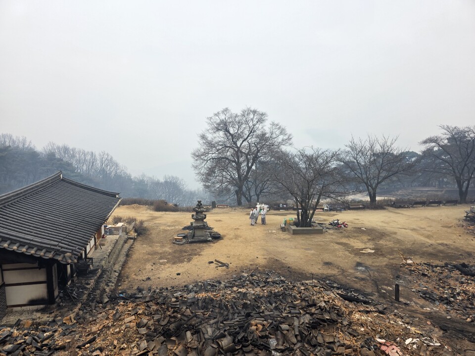 조계종, 산불 현장 급파…천년고찰 의성 운람사 전소