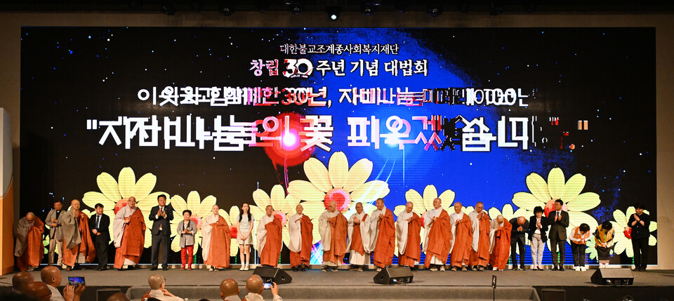   ̻  ѹ 콺, ǿ , ߾ȸ ְ潺԰  ǥ̻ 彺  ܺ ұȸ õ 30ֳ ս ϰ ִ.  