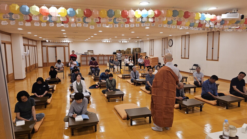 니까야를 근거로, 다른 시각으로 저술된 본생담 등을 분석하고 있다.