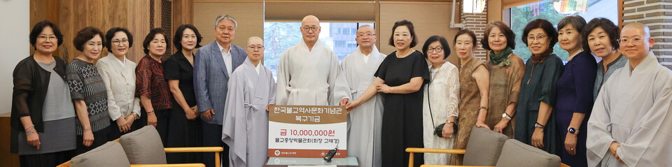 ұ߾ӹڹȸ ѹ ȭ  1000   õߴ.  ѹ 콺( ) ұ߾ӹڹ   Կ ϰ ִ.