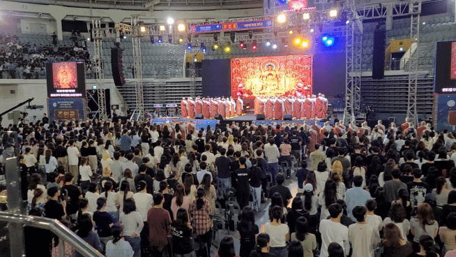 [����2] ������ 2025 ��ķ�� ����Ŀ� �ռ� ��ó�Բ� �����ǽ��� �ø��� �ִ�.