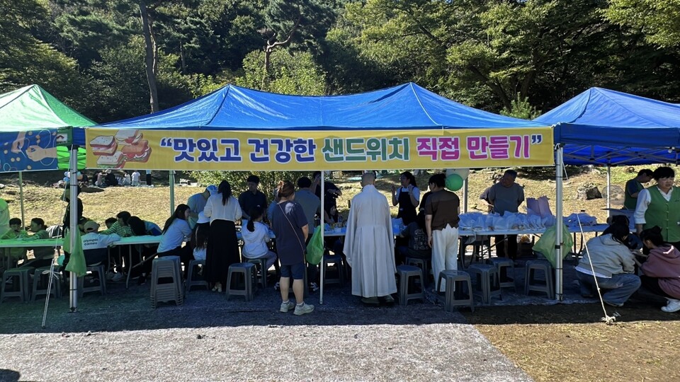 전등사 가족 한마당은 새로운 가족법회의 모습을 제시했다. 다양한 체험 프로그램으로 아이와 가족이 모두 즐거운 시간이 됐다.