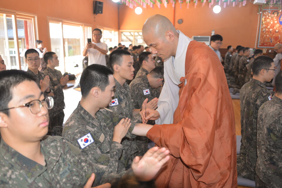 ������ ���������� ���� �ϰ��ִ�