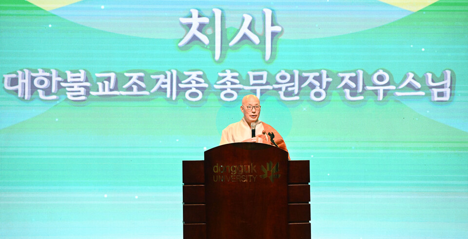 �ѹ����� ���콺���� ġ�翡��&nbsp; ����������, ���� �� ������ ������ �ִ� �η����� �������� ������ ������ ���ǿ� ġ���� ������ ���踦 ���ǿ�� ��밡 �� �͡��̶�� ���̹� �������� �ѱ��ұ��� ���� ��ȸ���� ������, ��ȭ�� �������� ������ ��ȸ�� �Ǳ�ٶ��١��� ���ߴ�.