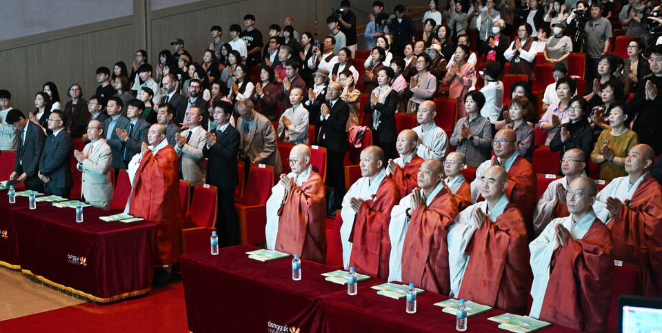 �����Ŀ���&nbsp; ������ �ѹ����� ���콺�԰� ������ �̻��� ��������, �߾���ȸ���� �ְ潺��, ȣ����� ��������, �ѹ��� �ѹ����� ��������, �������� ��������, �繫���� ���н���,&nbsp;��ȭ���� ��������,&nbsp;ȣ������ ���ɽ���,&nbsp;�ڹ����� ��������, �������� �������� ��� ����� ������ ����� �赵�� ��ü�� �������� ���� ����Ǹ� �ϰ� �ִ�.