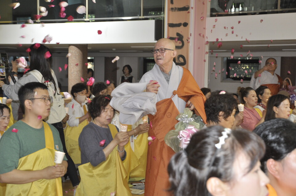 �����ڵ鿡�� �ɺ� ������ �������� ���� ���㽺��.