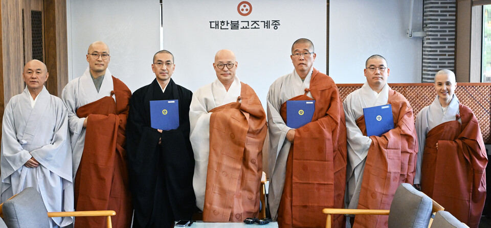 ������ �ѹ����� ���콺���� 10��14�� ���� ����� ���ý����̰� ��ҿ��� ������ ��11�� ������������ ���� 10���� �����ߴ�. �ѹ����� ���԰� �ű� ���˵� ���Ե��� ����Կ� �ϰ� �ִ�.&nbsp;&nbsp;