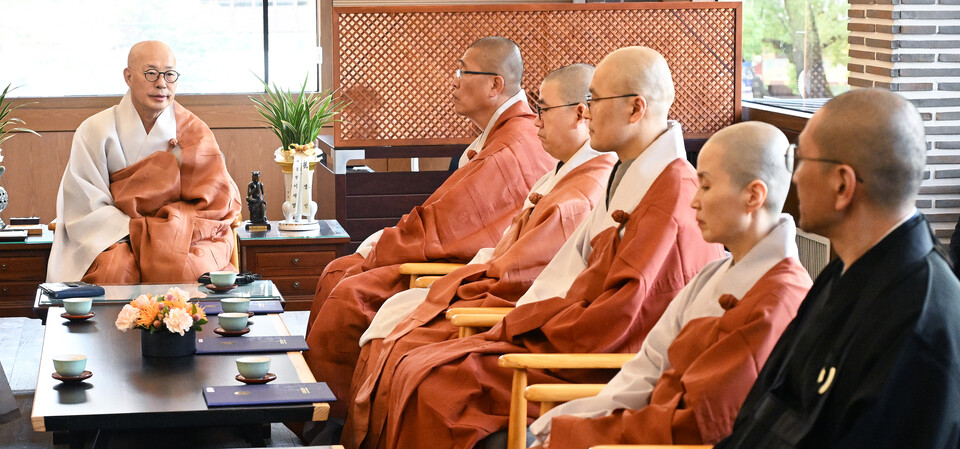 �ѹ����� ���콺���� �ű� ���� ���Ե�� ȯ���ϰ� �ִ�.&nbsp;