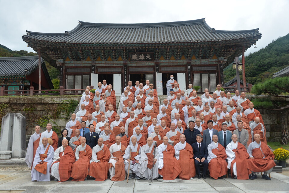 �յ��߸�ٷ��縦 ��ġ�� ȭ���������� ���ڸ��� �𿴴�