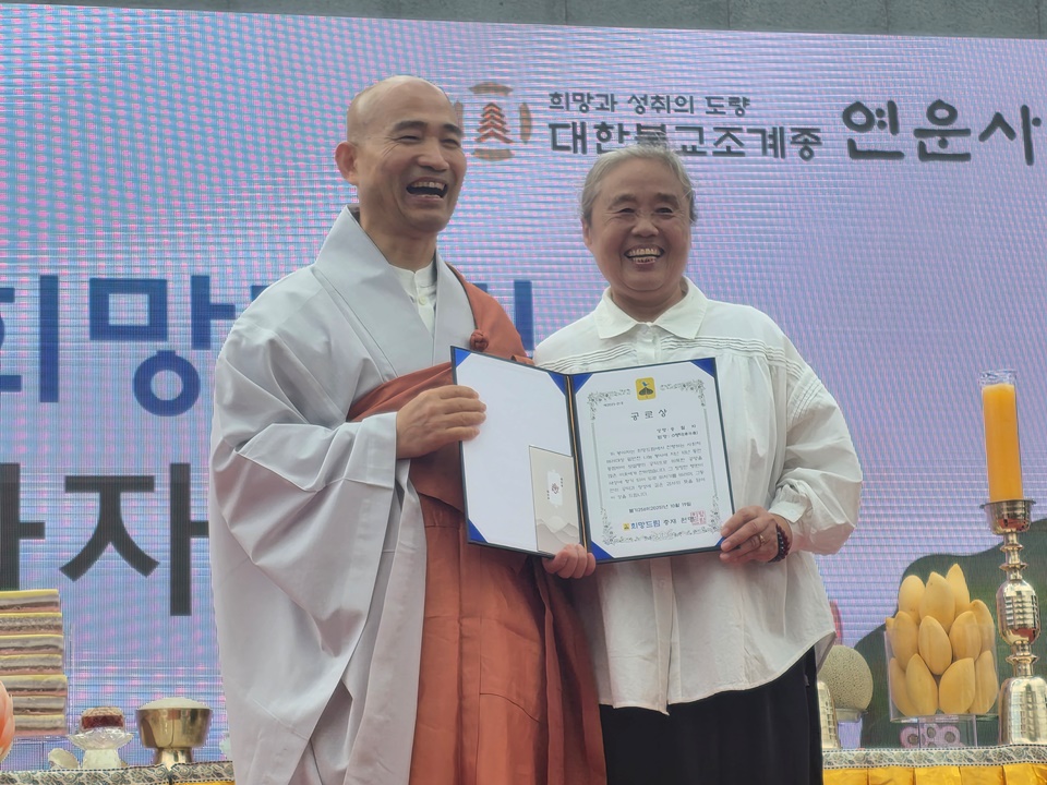 ���� ����� ȸ�� ��ȭ������ â�� 12�ֳ��� �¾� '����� ����帲'���� ������ �������� ��õ�� ��ö�ھ����� ���λ��� �����ϸ鼭 ȯ�ϰ� ���� ���.