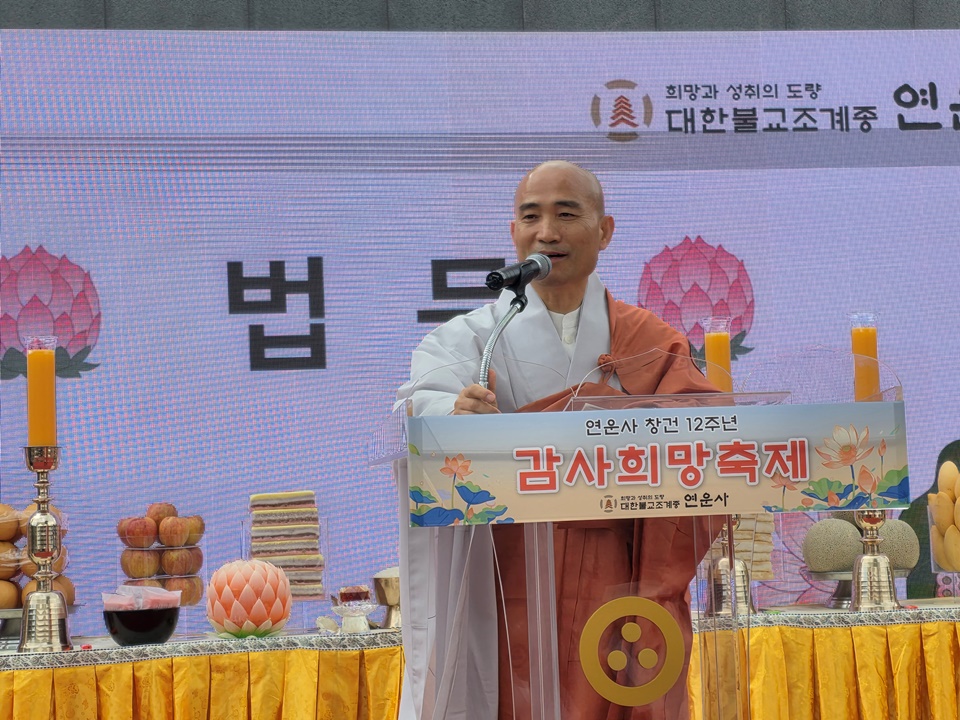 ����� ȸ�� ��ȭ������ ���� 12�Ⱓ ���� ��ξֶ��� �־����� �ŵ��� ���п� ������ �̾�Դٸ� ������ ����� �����λ縦 ���ߴ�.